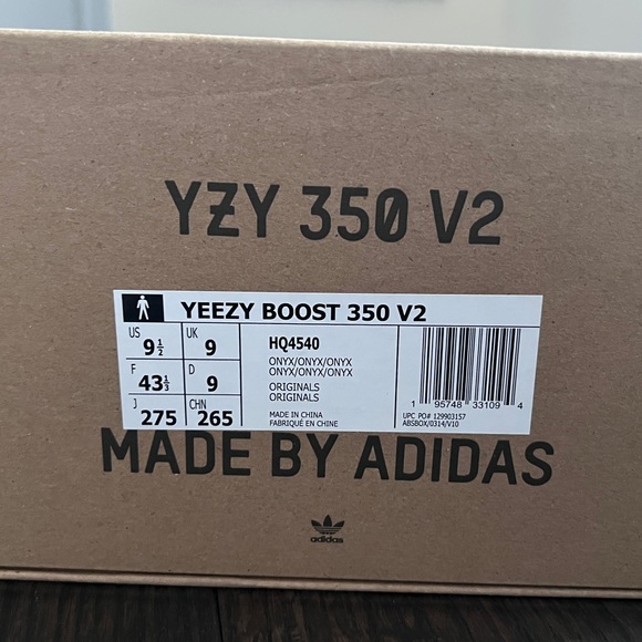 Yeezy Boost 350 v2 - Picture 2 of 2